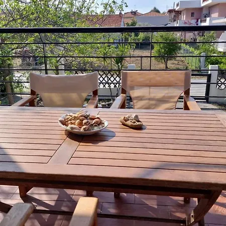 Next To The Sea Apartment *